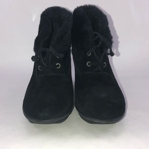 B Makowsky Nellie Black Suede Oxford Wedge Booties